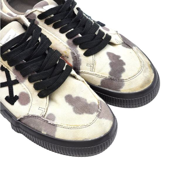 Off-White Vulcanized Arrows Canvas Low Sneakers Camo Black EU 41 US 8 - Preowned main image 7